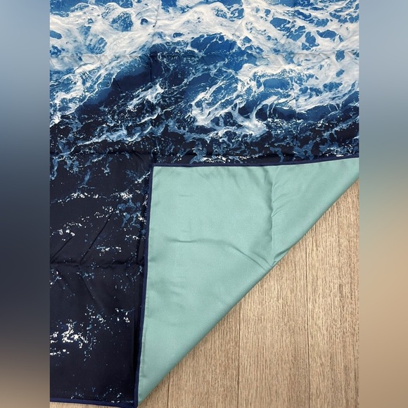 HOUSE OF CLOUDS SAND-FREE MICROFIBER BEACH TOWEL - Picture 5 of 6